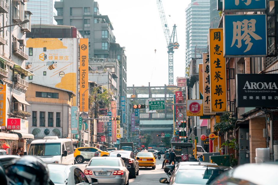 成都双流区店铺门头招牌怎么装？审批流程和成本大概多少钱？