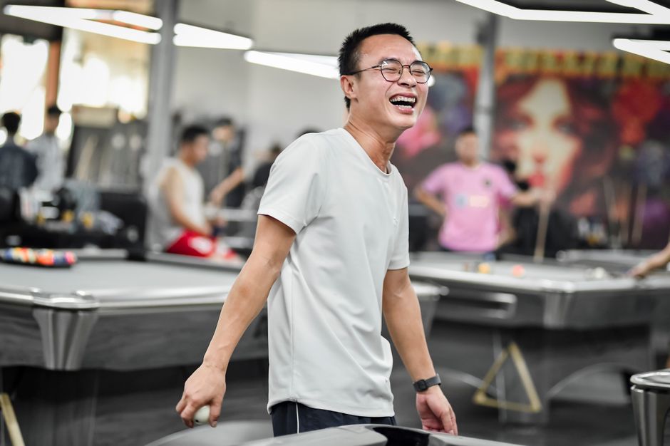 成都双流区汽车贴膜体验店装修怎么设计？无尘车间+客户休息区，专业感从进门开始