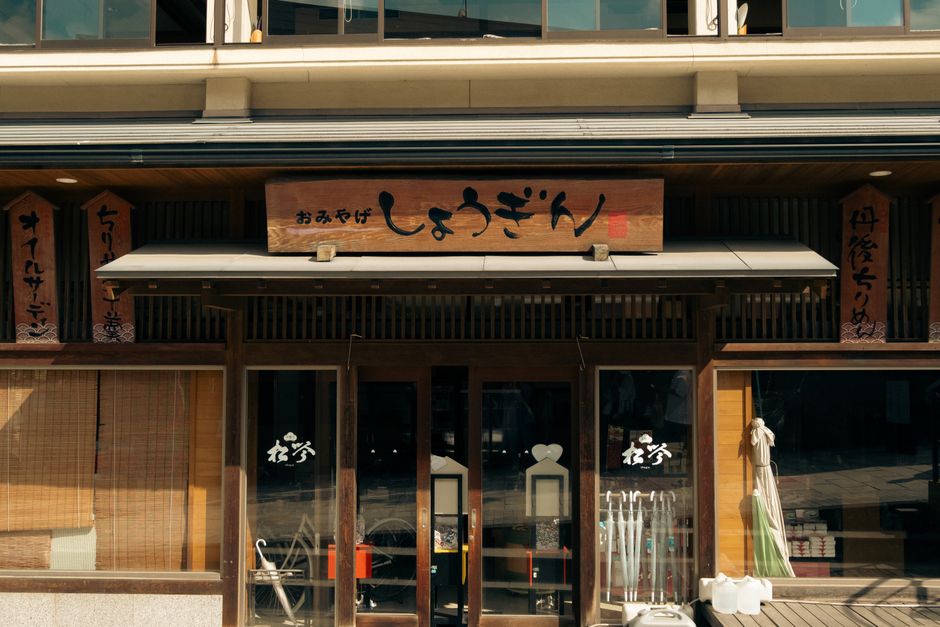 成都新都区店铺门头配色怎么选？进店率能差多少？