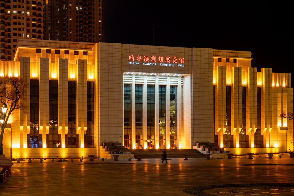 成都温江区写字楼地下车库翻新改造多少钱？地面+照明+标识系统升级方案