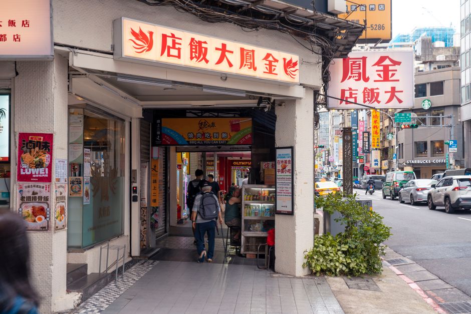 成都简阳市快餐店装修多少钱？合能珍宝琥珀80㎡翻台率提升30%咋设计？