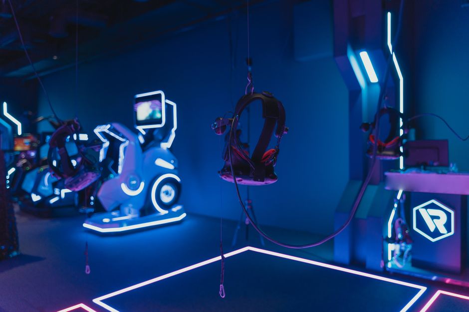 成都郫都区VR体验店怎么装修？沉浸感+隔音+排队区设计要点