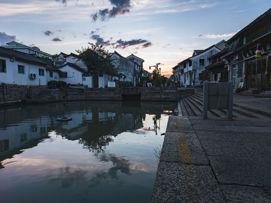 成都都江堰市生鲜店装修排水和通风怎么做？水产区防水是重点吗？