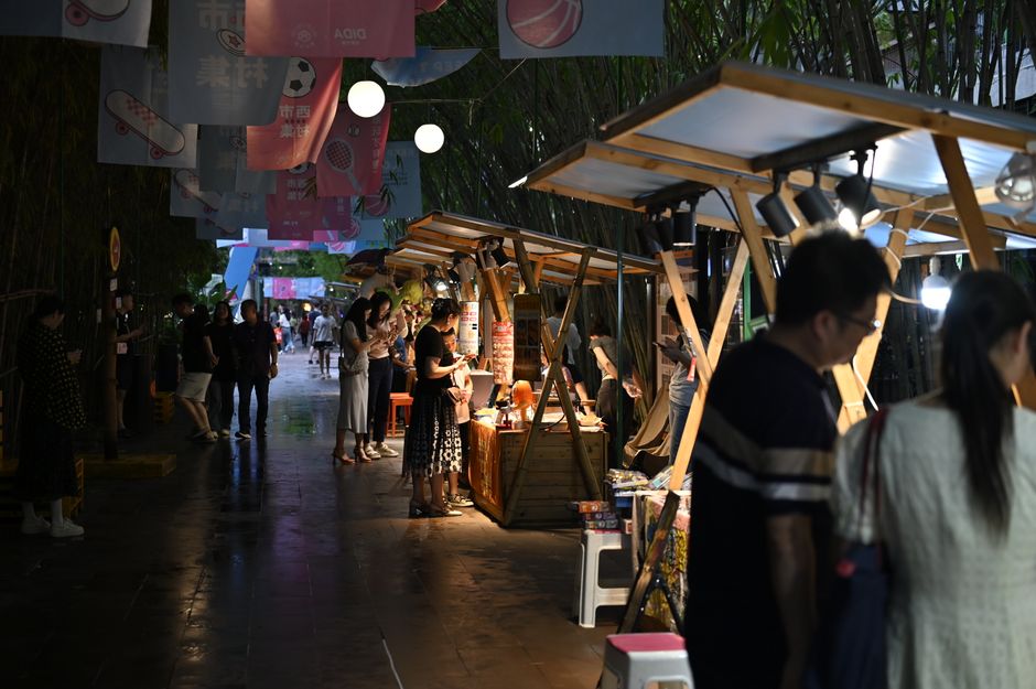 成都金堂县手作DIY体验店怎么装修？明亮操作区+成品展示区，体验感拉满的空间布局