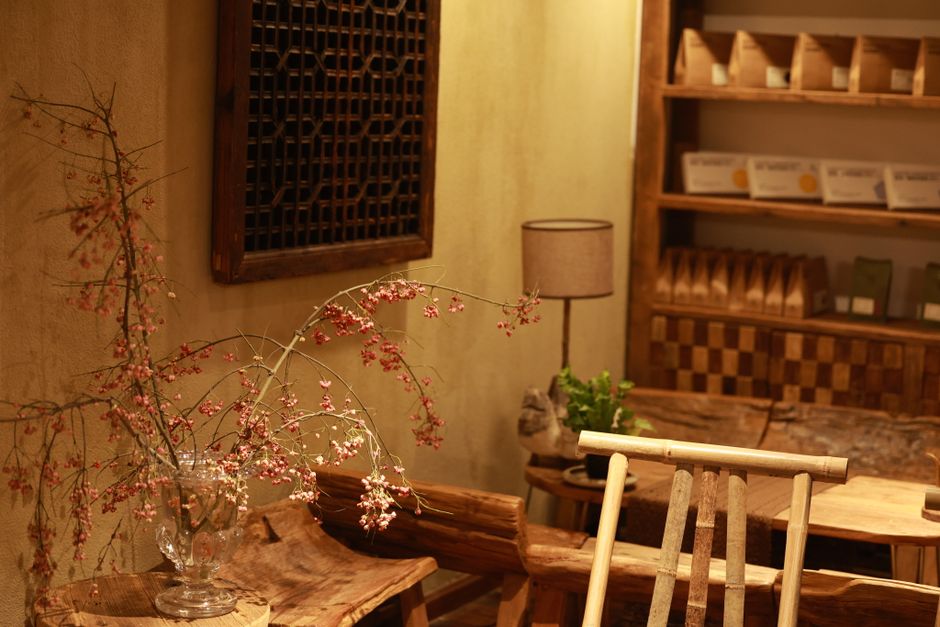 成都金牛区手作DIY体验店怎么装修？明亮操作区+成品展示区，体验感拉满的空间