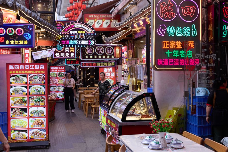 成都金牛区餐饮店低成本翻新怎么省钱？3万预算让老店营业额涨30%