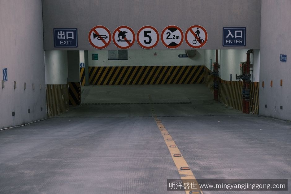 成都锦江区环氧地坪多少钱一平？车库厂房地面施工怎么算