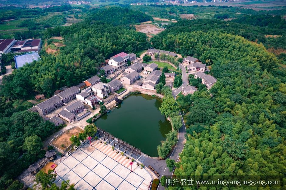 成都青白江区旧房地砖上直接铺地板行不行？层高和防潮是关键