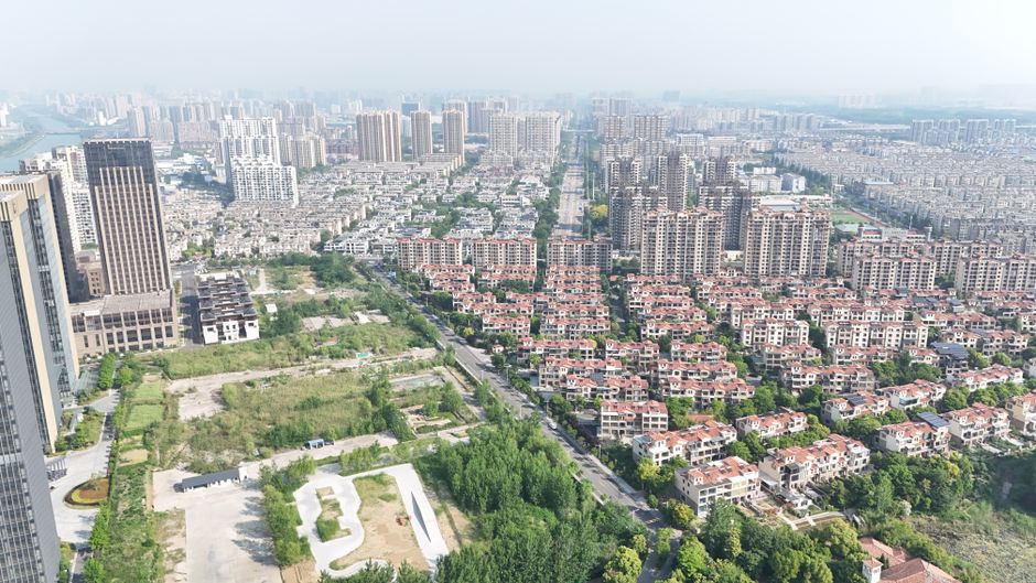 成都青羊区鹭岛鑫宸壹品旧改，成片改造和零星改造哪个先推进？政府规划优先级