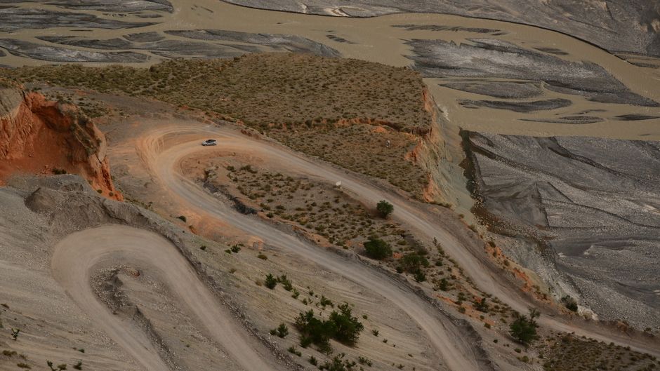 成都高新区老房子水泥地面做自流平划算吗？比瓷砖便宜30%？