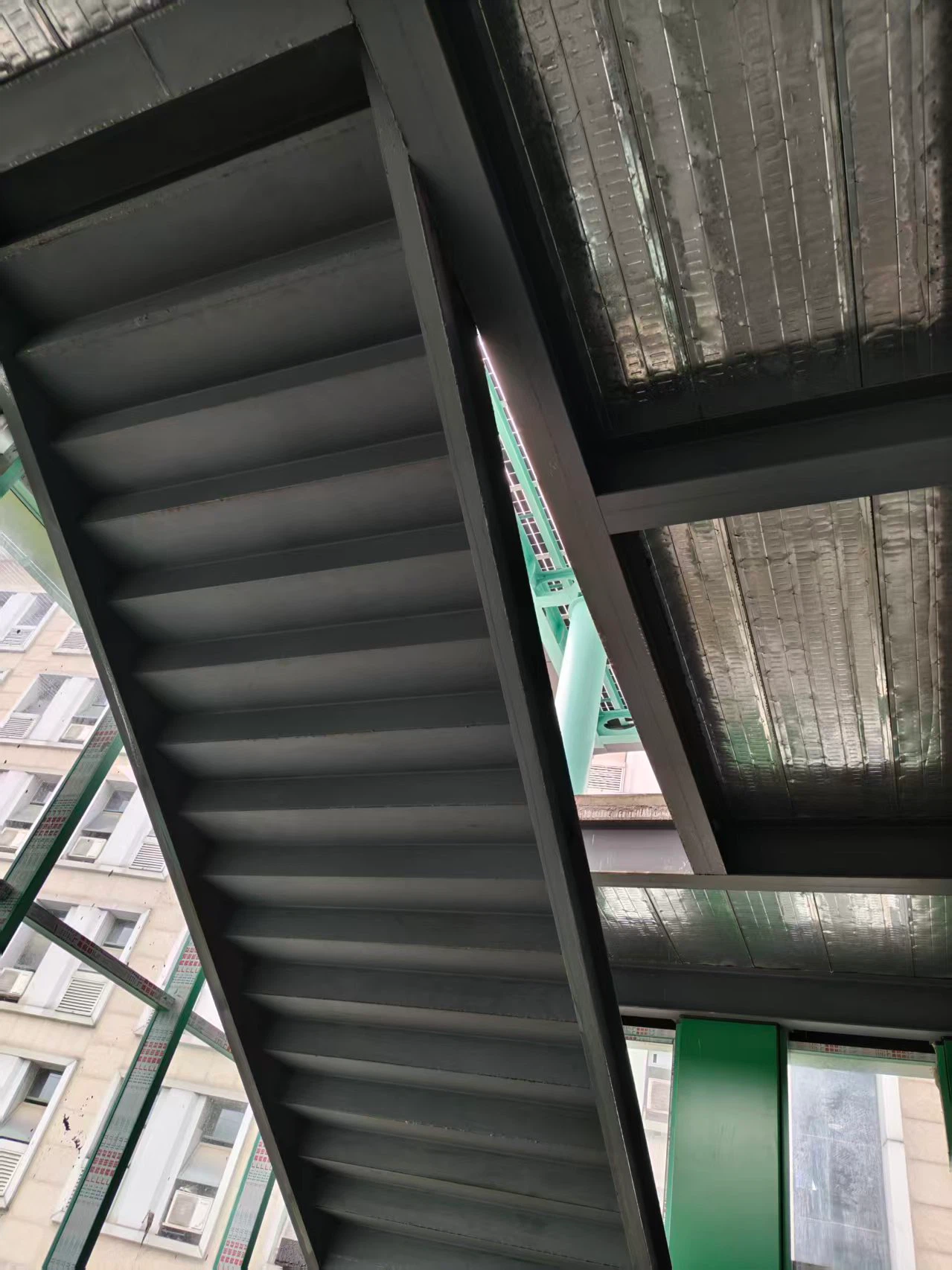 客厅装修成都旧房翻新改造施工现场